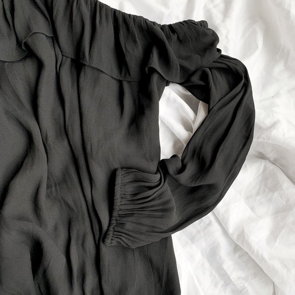 HOST PICK🌟🌟 LOFT Flowy Cold Shoulder Blouse NWT - Picture 4 of 8